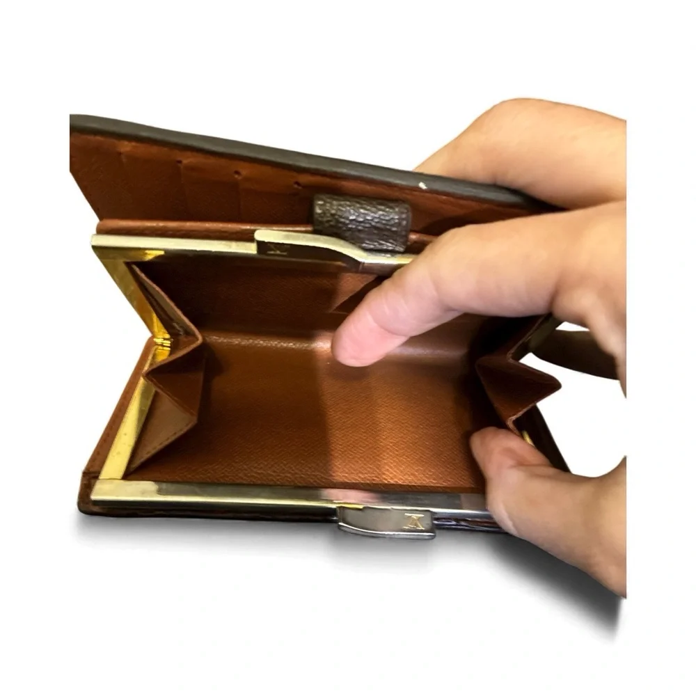 Louis Vuitton Gold and Brown Monogram Kiss lock COA included - Picture 8 of 12